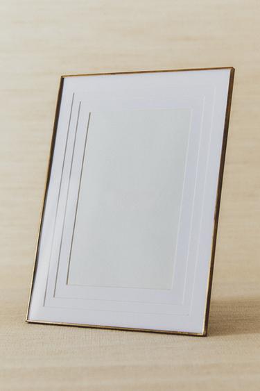 THIN METAL PHOTO FRAME - Golden by Zara