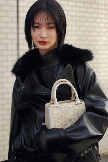 刺繍入りハードバッグエクリュZaraの刺繍入りハードバッグ - エクリュ