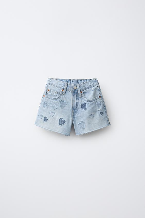 BERMUDA DENIM PARCHES CORAZONES - Azul claro de Zara - Imagen 0