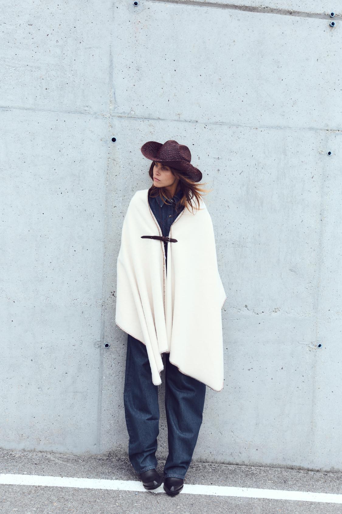 SOFT BELTED CAPE