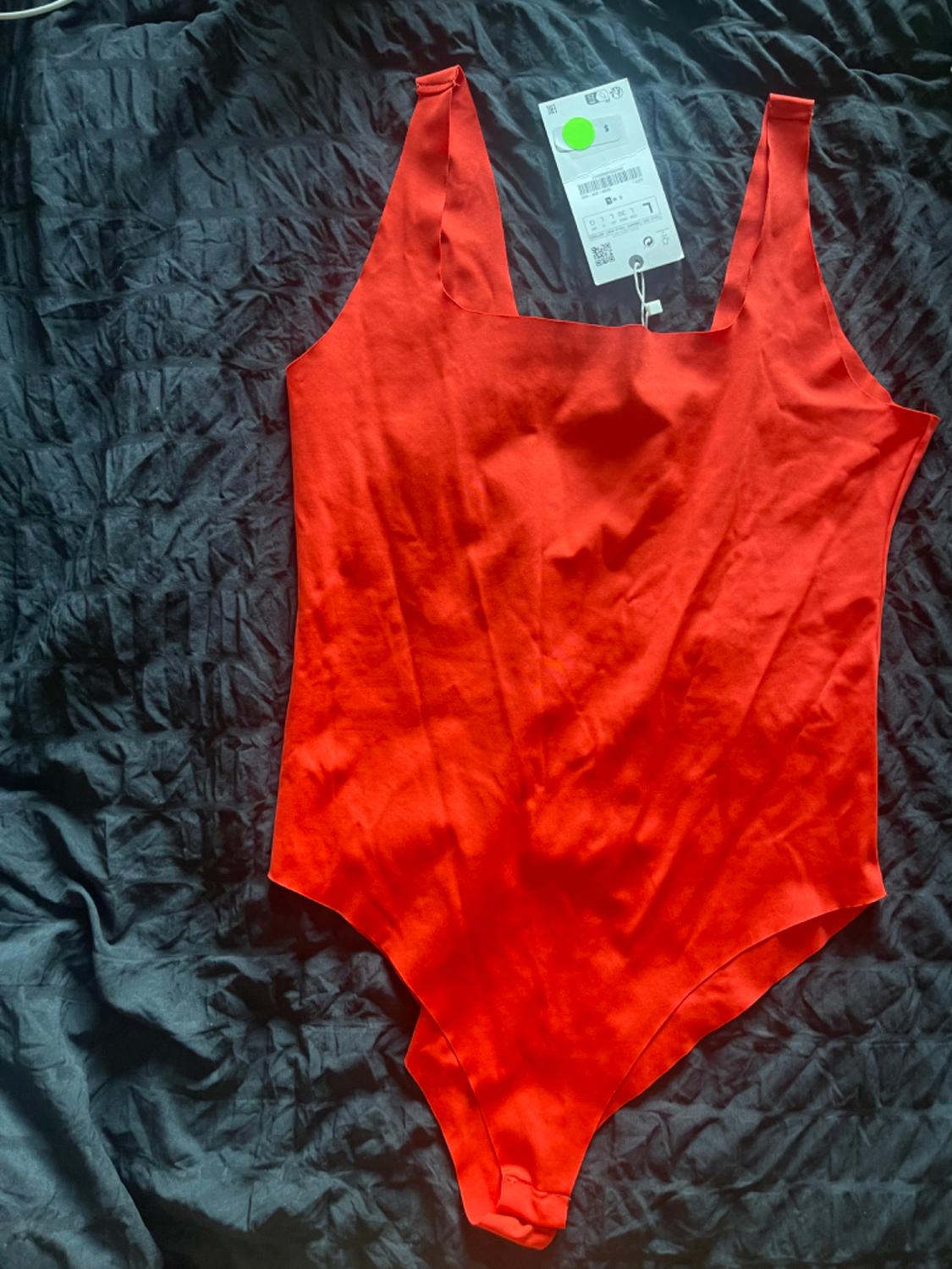 FITTED BODYSUIT