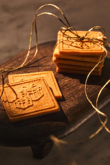 ROULEAU EN BOIS D'ACACIA MOTIFS NOËL - Beige clair de Zara - Image 5