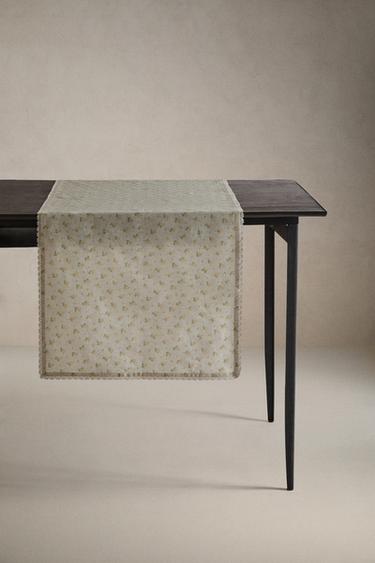 WILDFLOWER TABLE RUNNER WITH LACE TRIM - Taupe grey by Zara