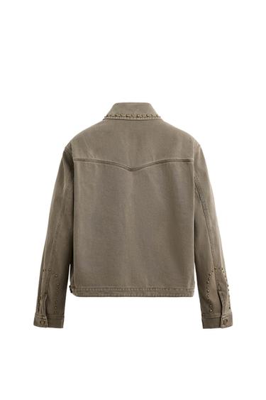 JACKE IN VERWASCHENER OPTIK MIT NIETEN - Beige von Zara