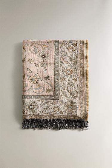 DECORATIVE FLORAL THROW - Pink by Zara - Image 4