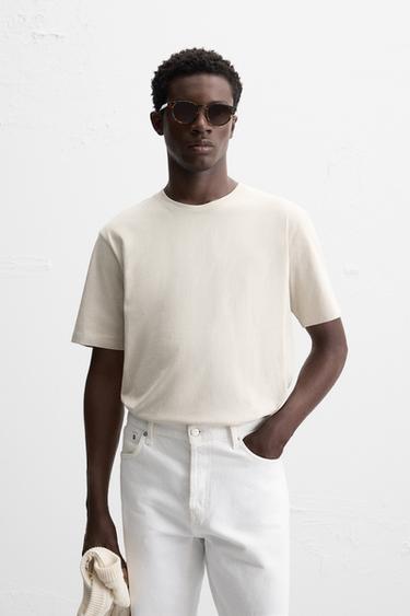 تيشرت MEDIUM WEIGHT بيزك - رملي فاتح الخاص بـ Zara