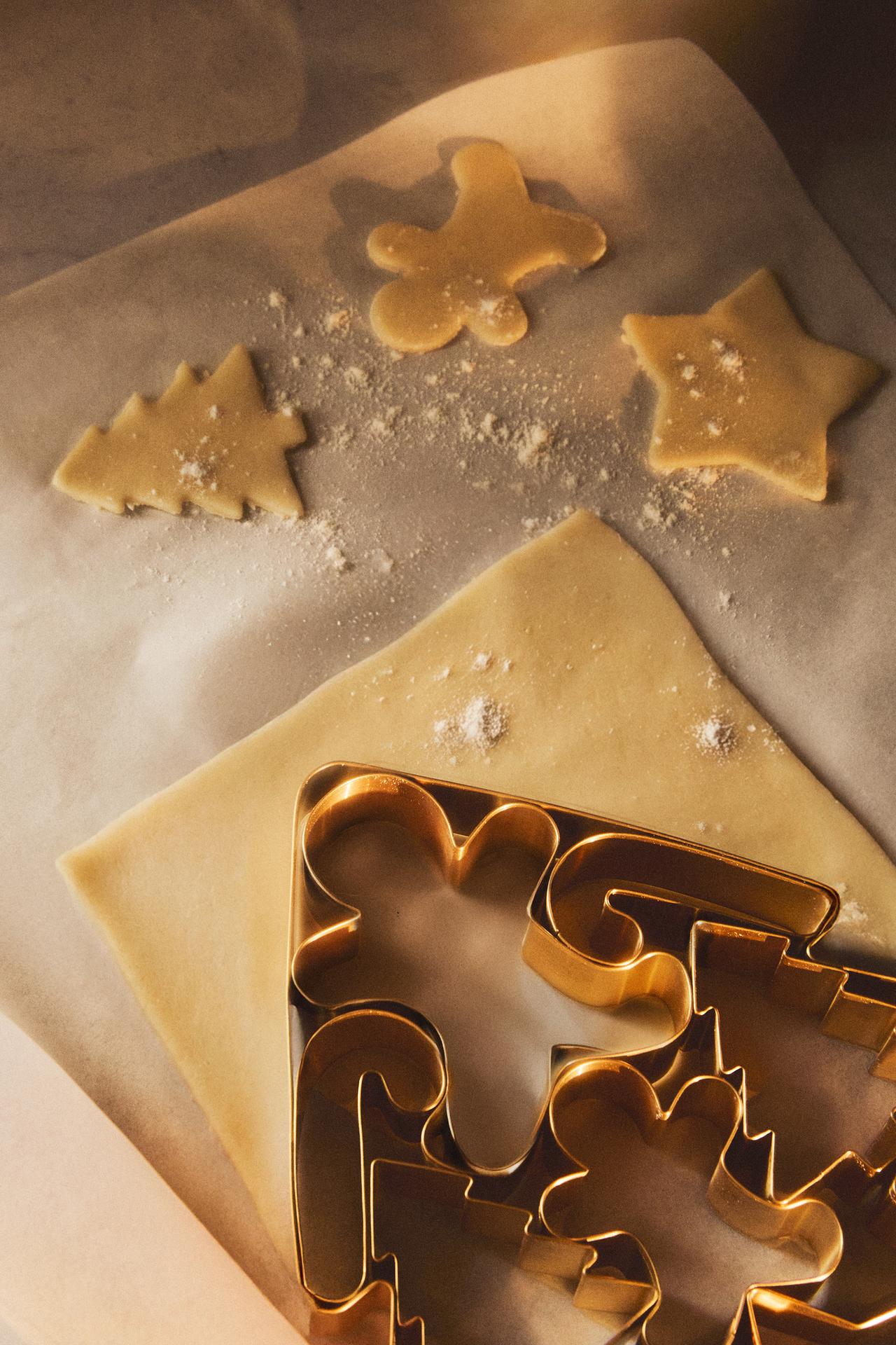 CHRISTMAS COOKIE CUTTER SET (SET OF 10) — Golden