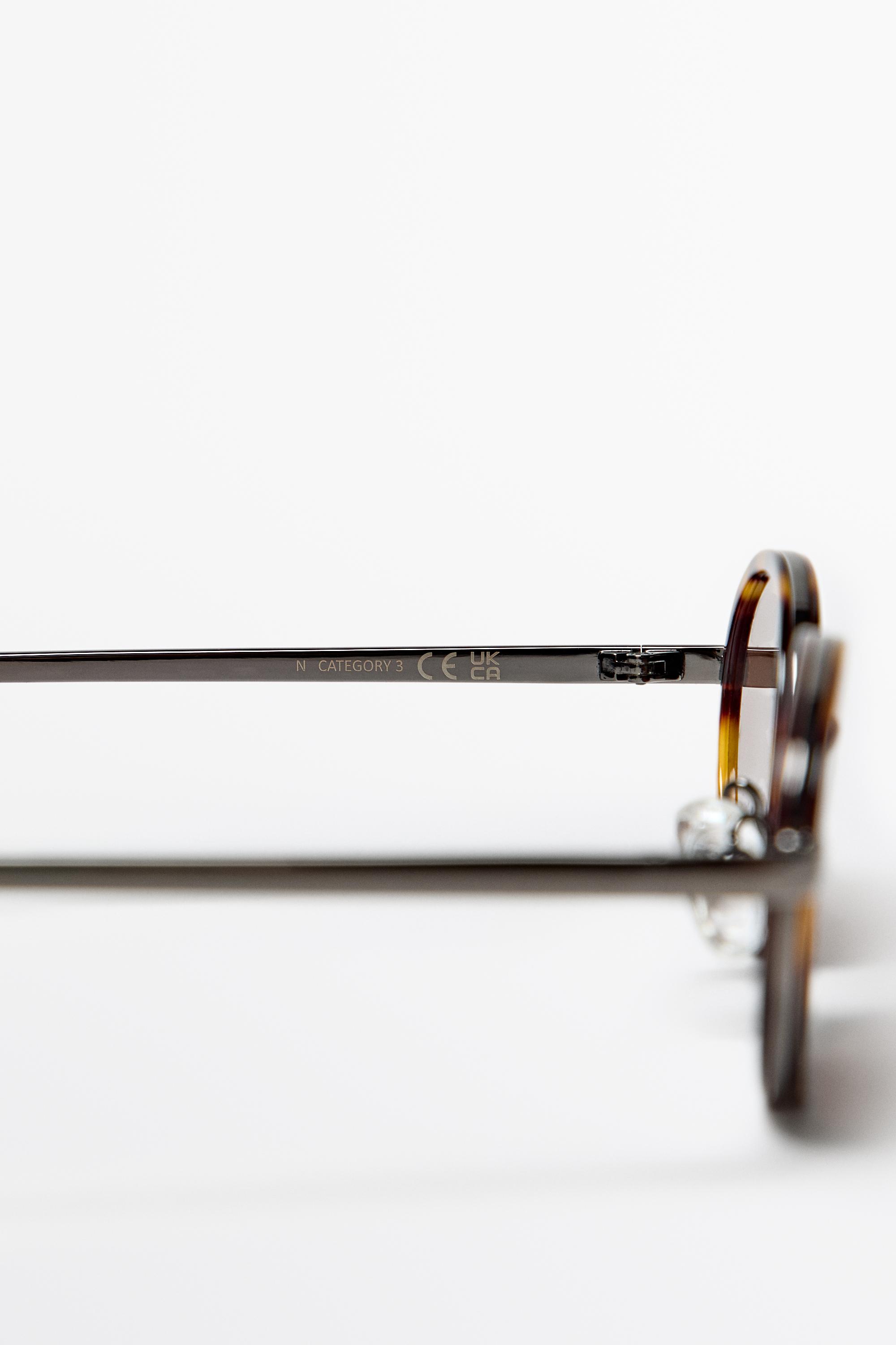 Metallic tortoiseshell-effect sunglasses