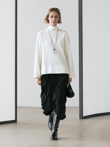 Chemisier à col montant taille marquée - Blanc de Zara - Image 0