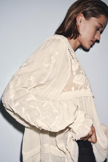 BLOUSE STRUCTURÉE BRODERIES FANTAISIE - Blanc cassé de Zara - Image 3