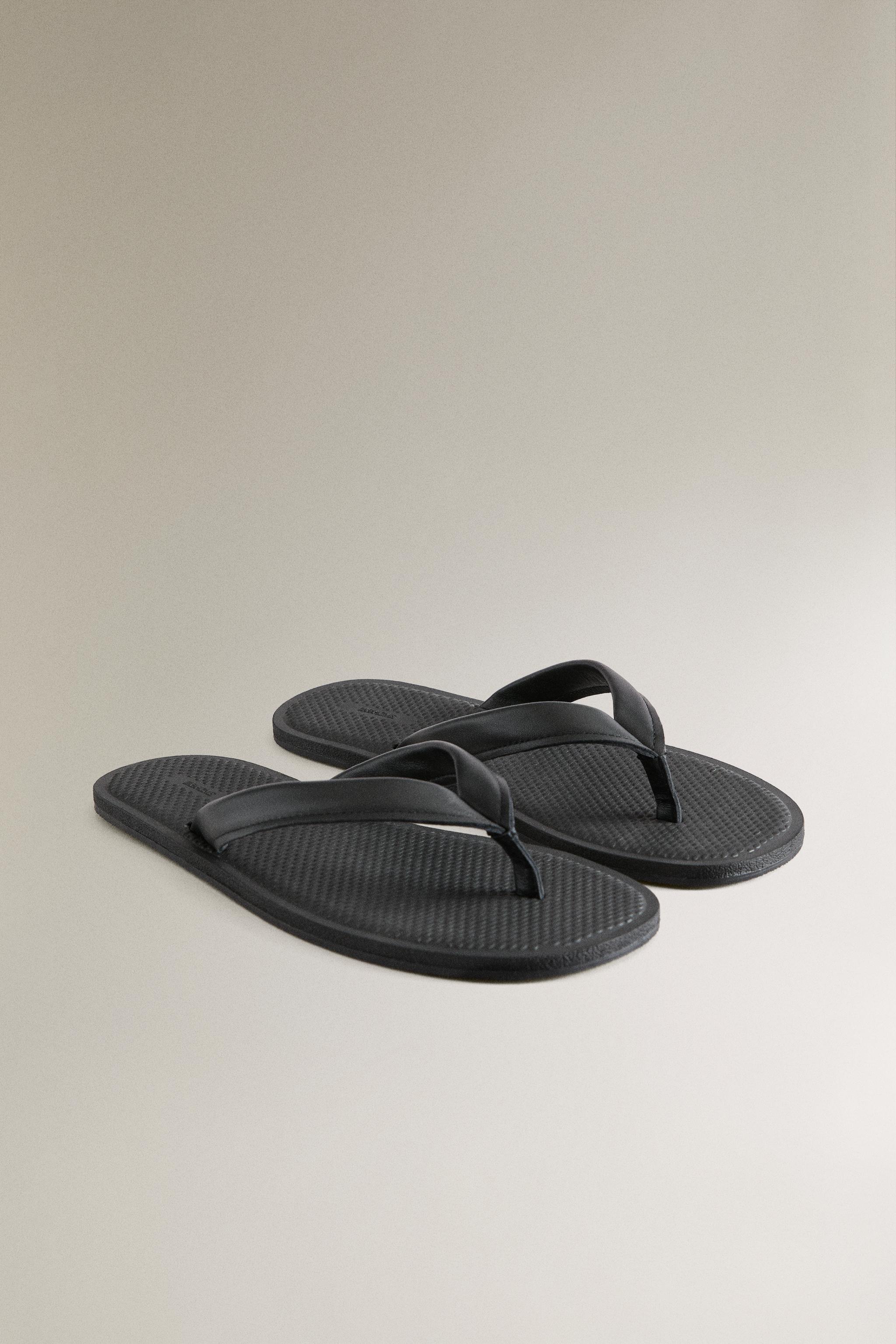 STRAPPY LEATHER TOE DIVIDER SANDALS — Black