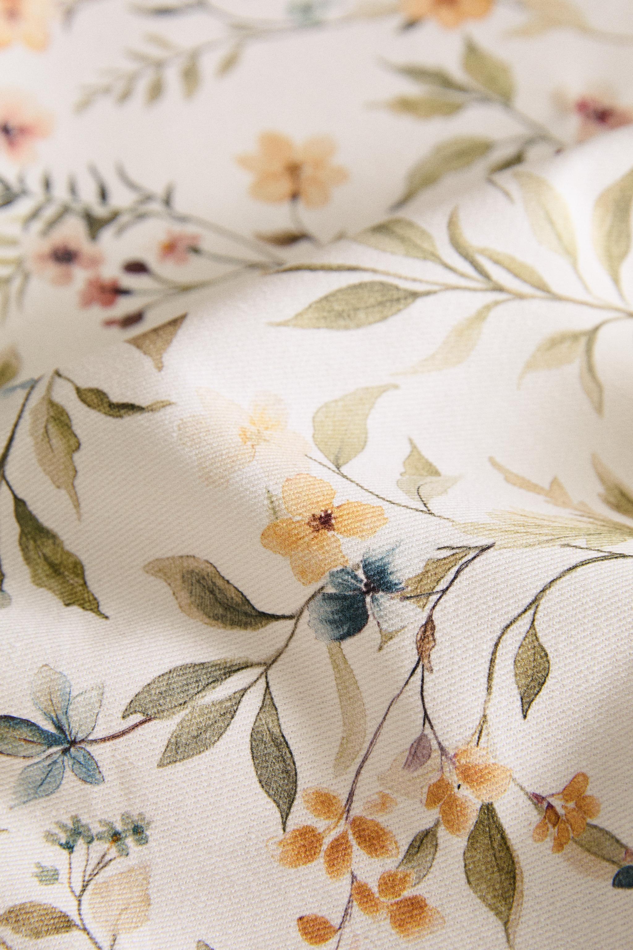 RESIN-COATED FLORAL PRINT TABLECLOTH