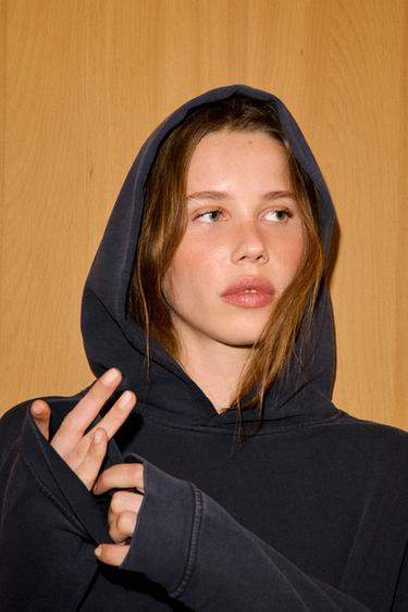 SWEAT À CAPUCHE EFFET DÉLAVÉ - Bleu de Zara - Image 2