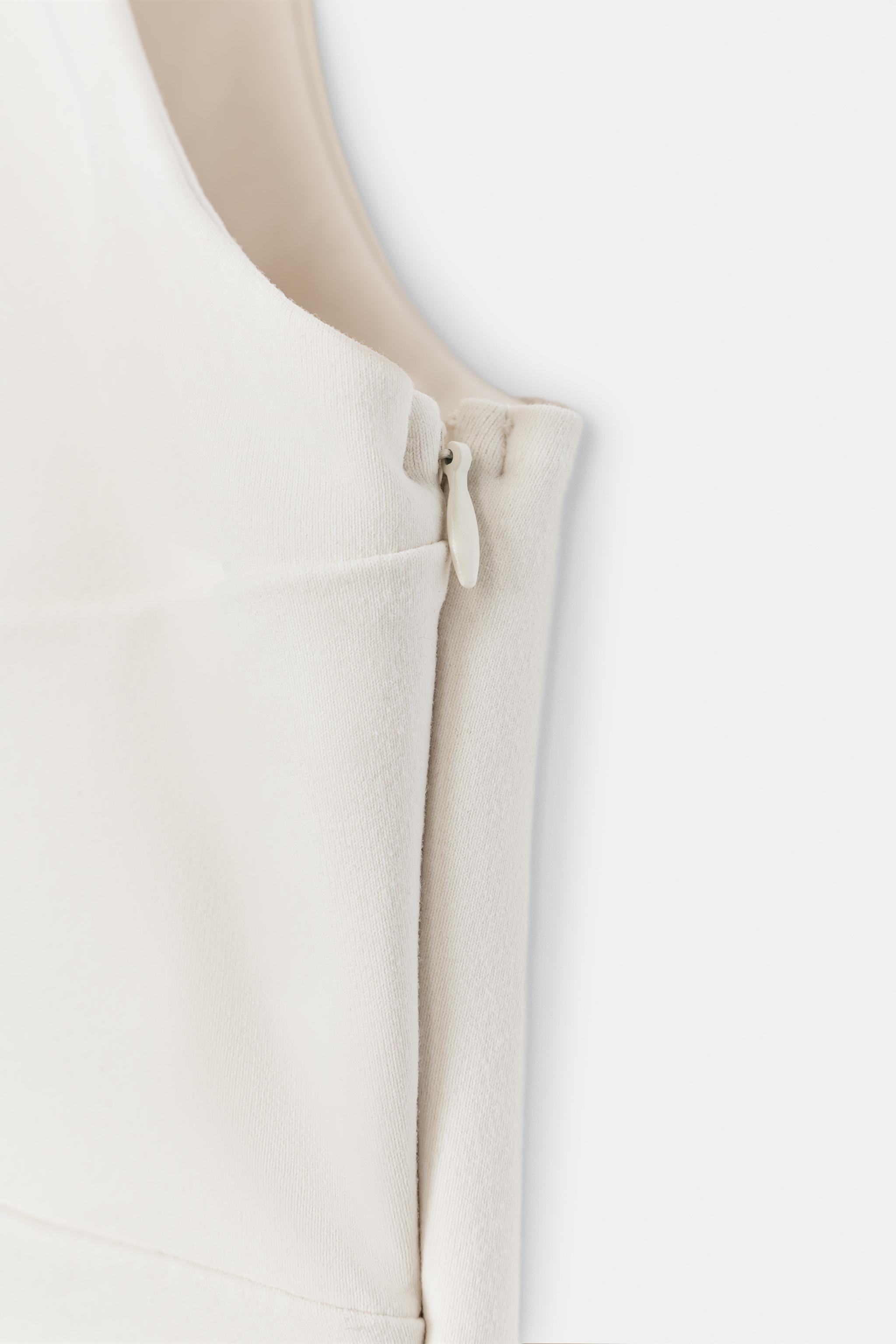 ROBE COURTE CUT OUT