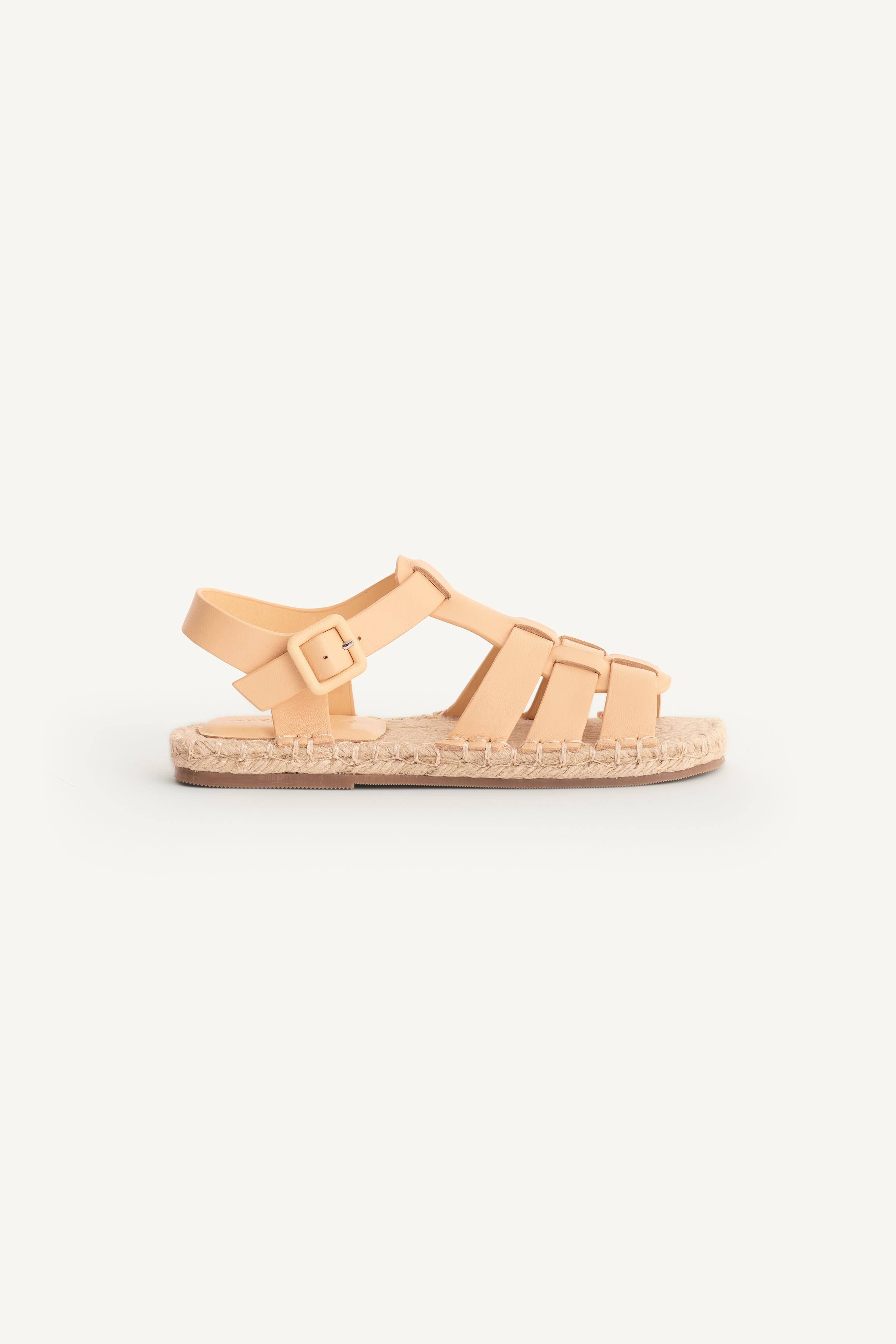 SANDALES EN CUIR