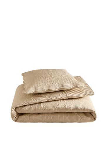 لحاف مبطن بتصميم بارز - كافا الخاص بـ Zara