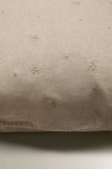 CHILDREN’S LINEN PILLOWCASE WITH FLORAL EMBROIDERY - Light beige by Zara - Image 2