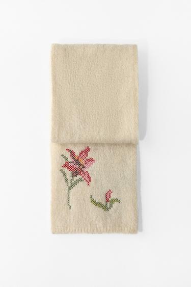 FLORAL EMBROIDERED KNITTED SCARF - Ecru by Zara