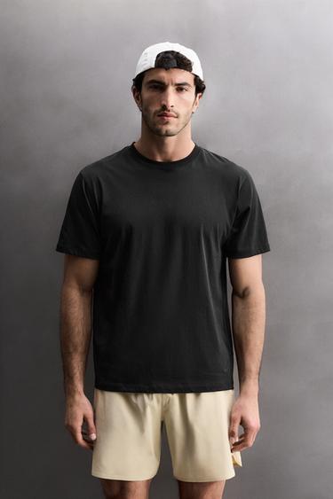 تيشيرت تدريب قطني أساسي - أسود الخاص بـ Zara