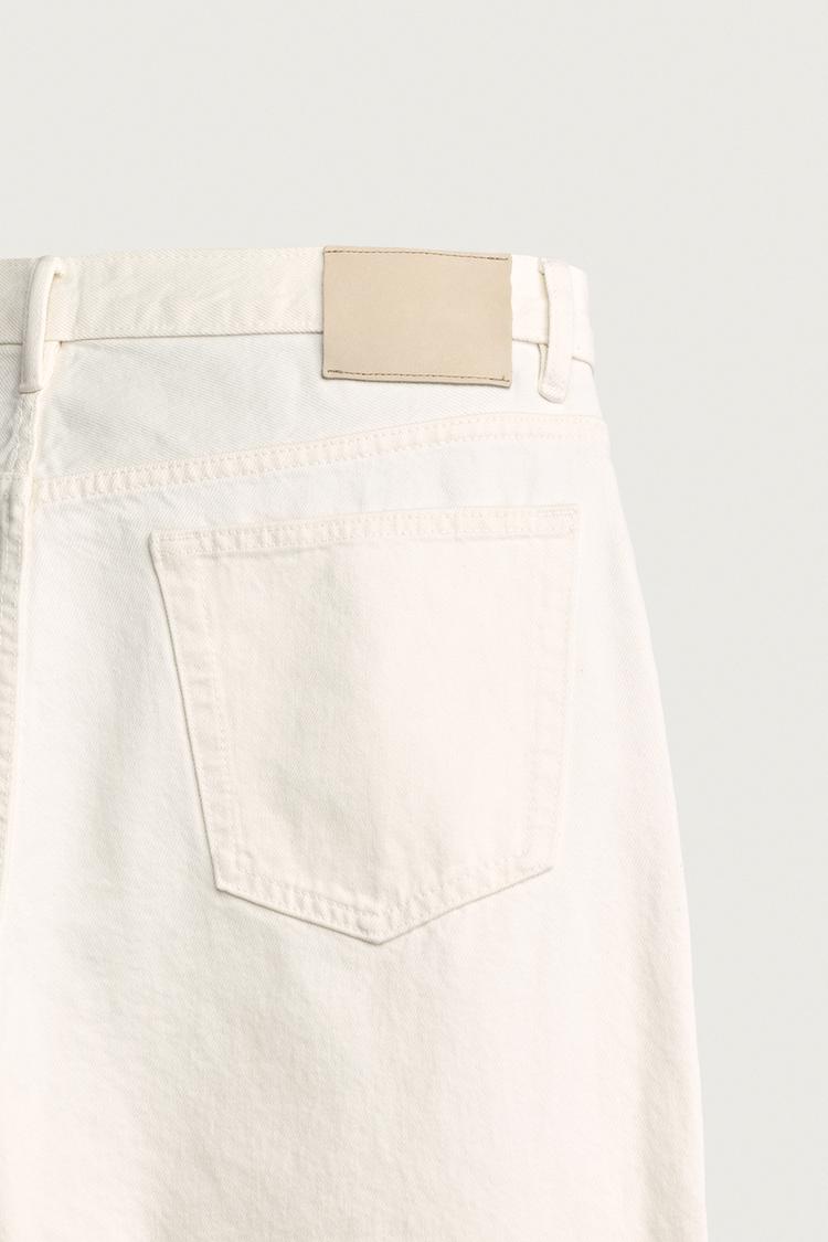 JEANS DE PIERNA RECTA 8