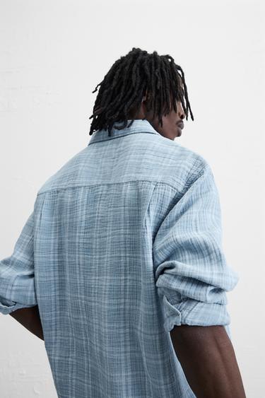CHEMISE À CARREAUX EFFET PLISSÉ - Bleu clair de Zara - Image 5