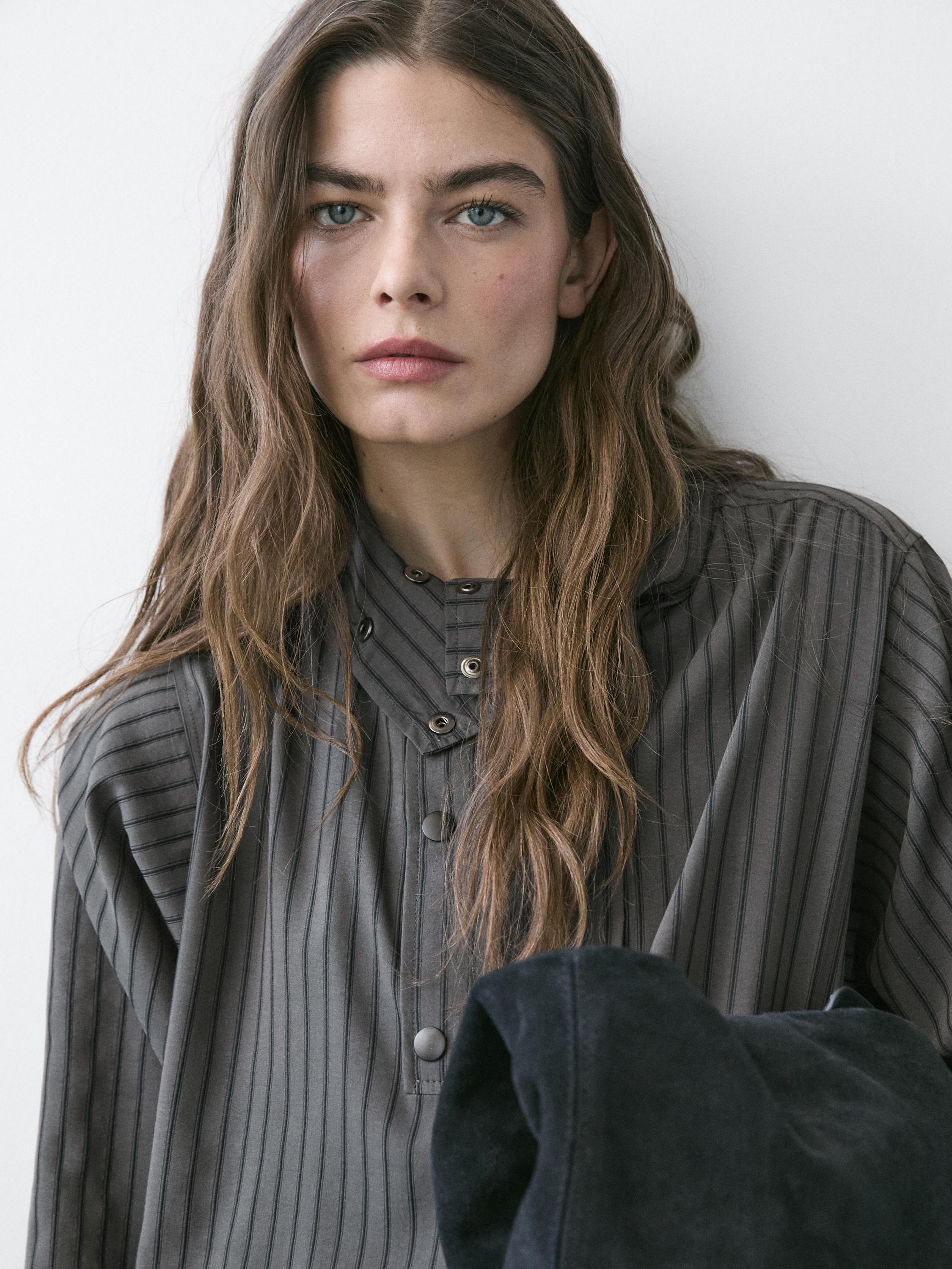 Striped flowing shirt with collar detail — Gray