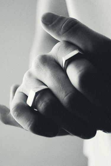 STAINLESS STEEL SIGNET RING - Silver by Zara