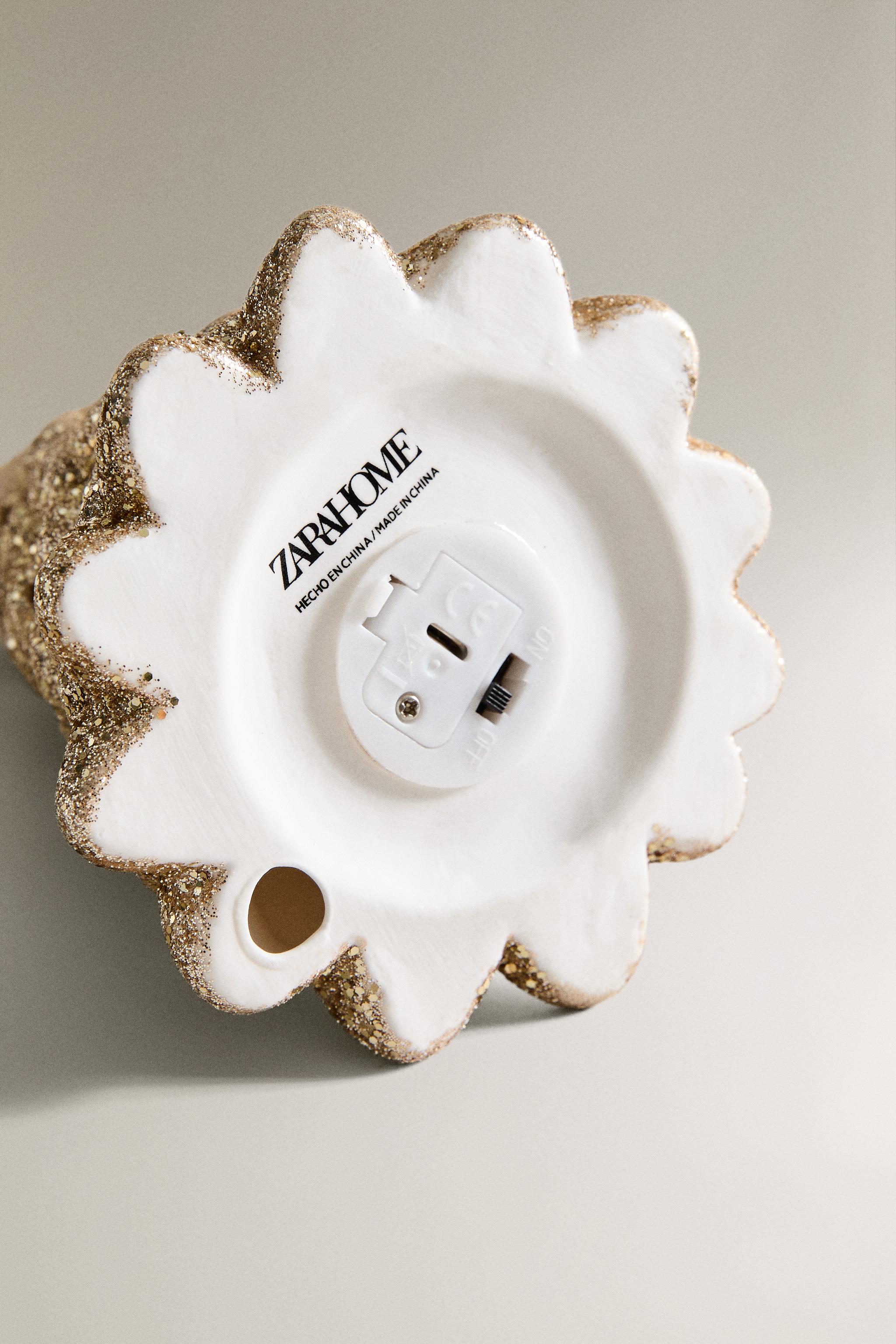 CHRISTMAS TREE LIGHT ORNAMENT