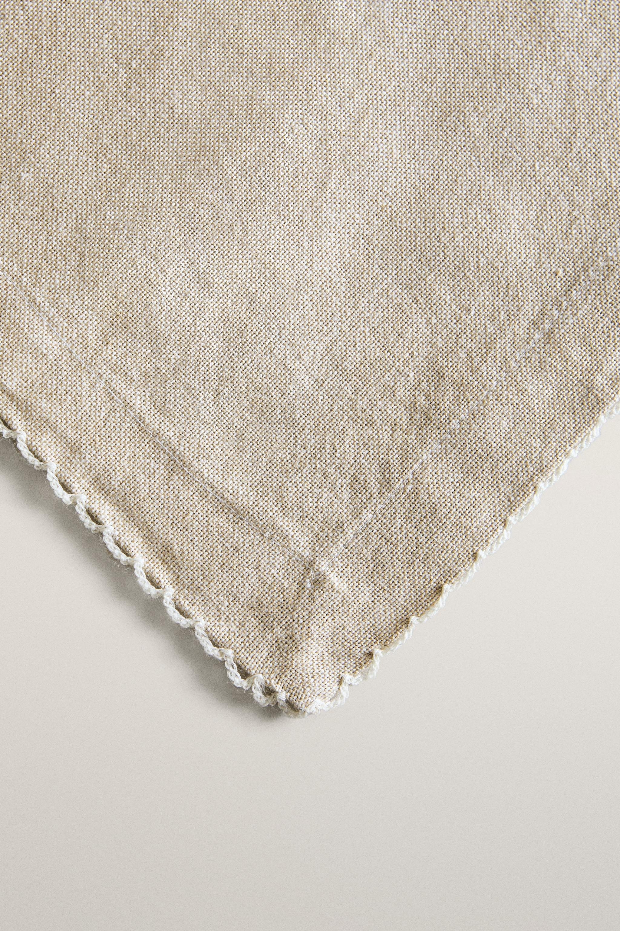 SCALLOPED PLAIN TABLECLOTH