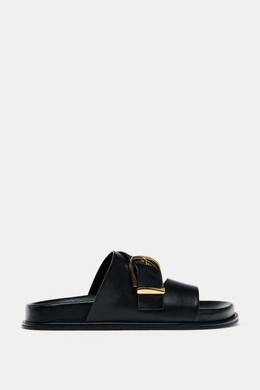 BUCKLED FLAT SANDALS - Negro de Zara