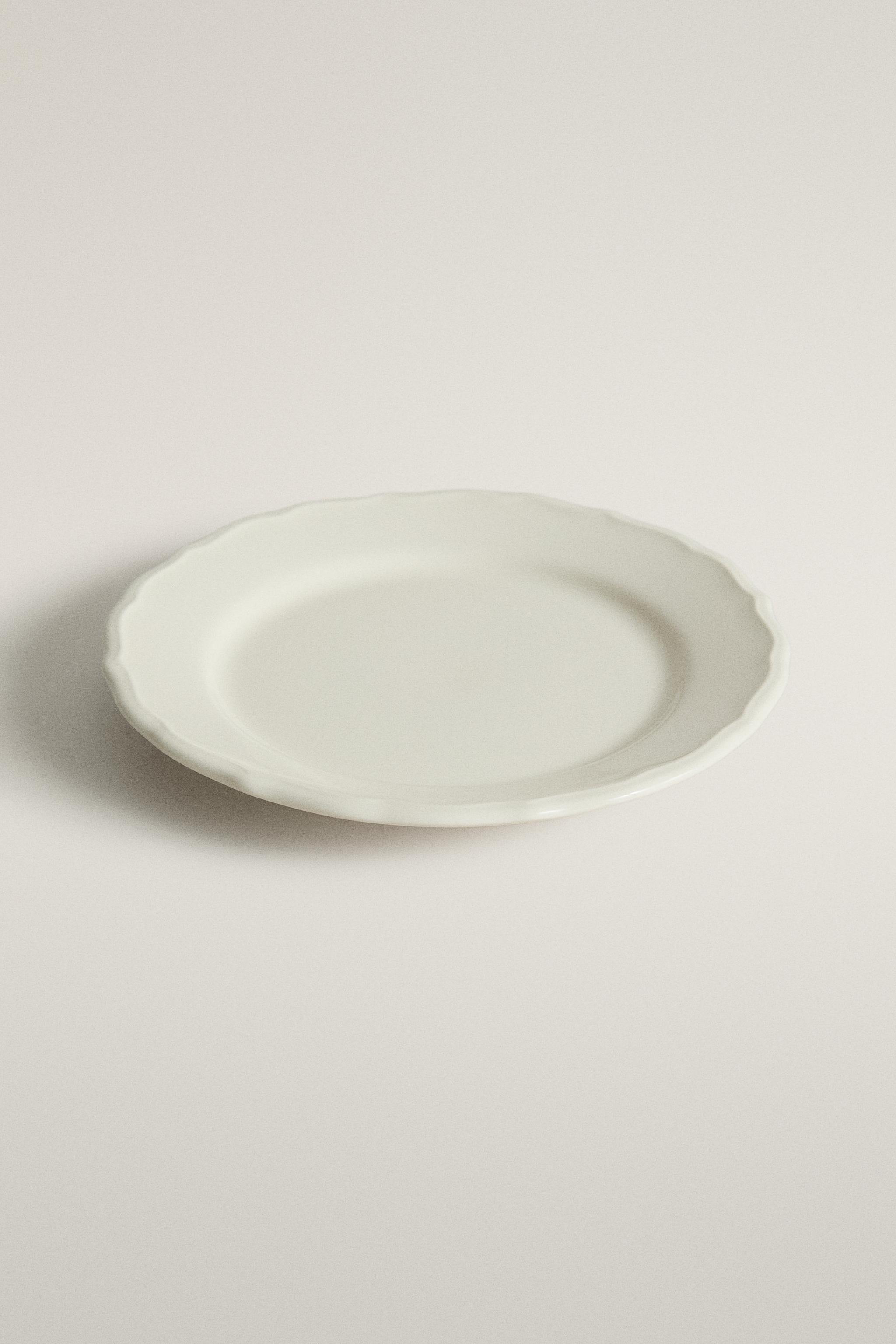 ASSIETTE À DESSERT FAÏENCE BORD EN RELIEF