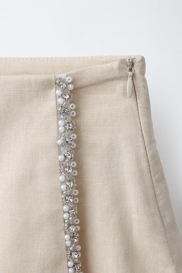 JUPE-SHORT EN LIN ET COTON AVEC DÉTAIL BIJOU - Sable de Zara - Image 2