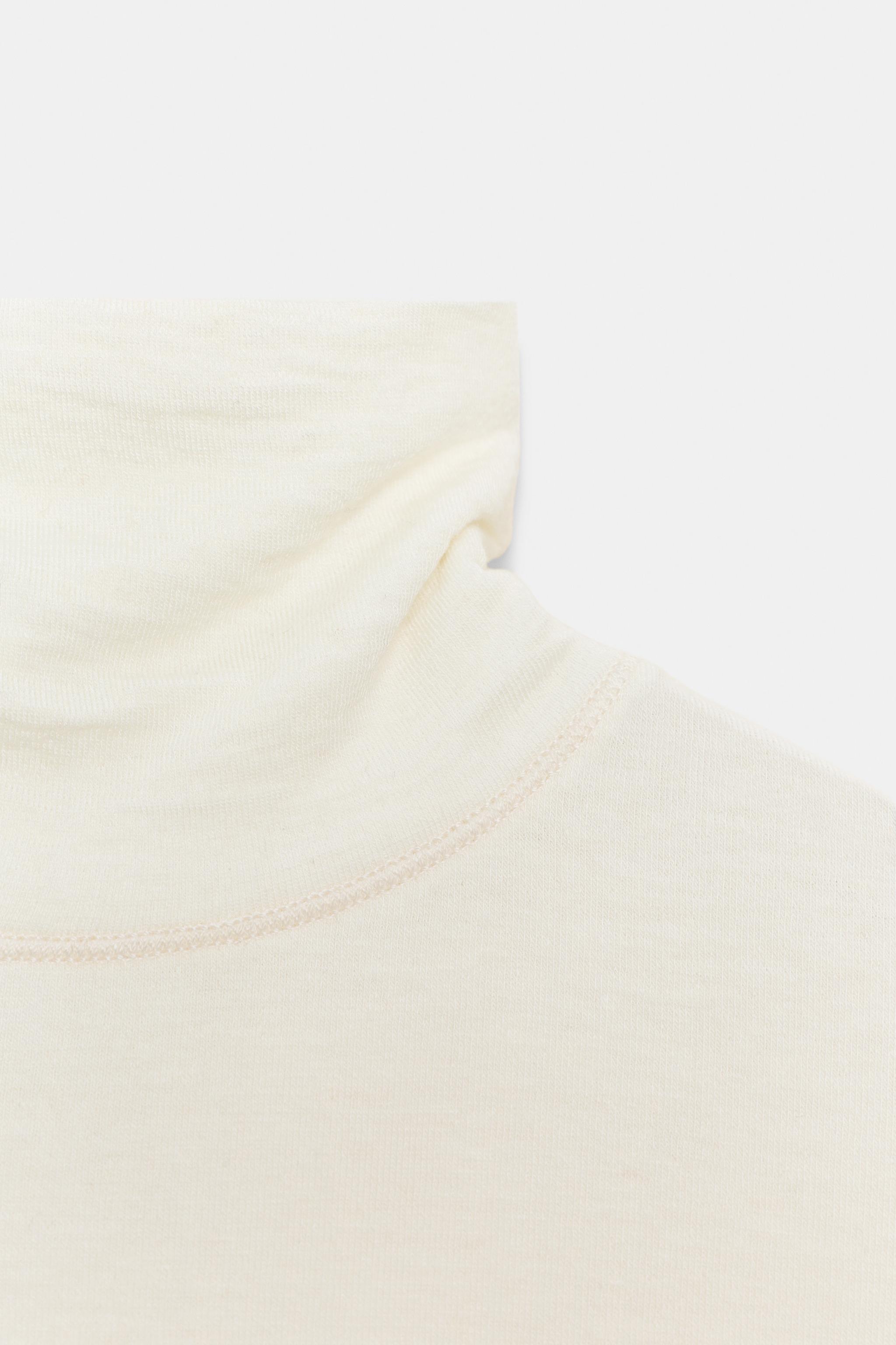 HAUT ASYMÉTRIQUE À COL ROULÉ