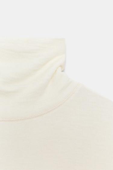 HAUT ASYMÉTRIQUE À COL ROULÉ - Blanc de Zara - Image 6