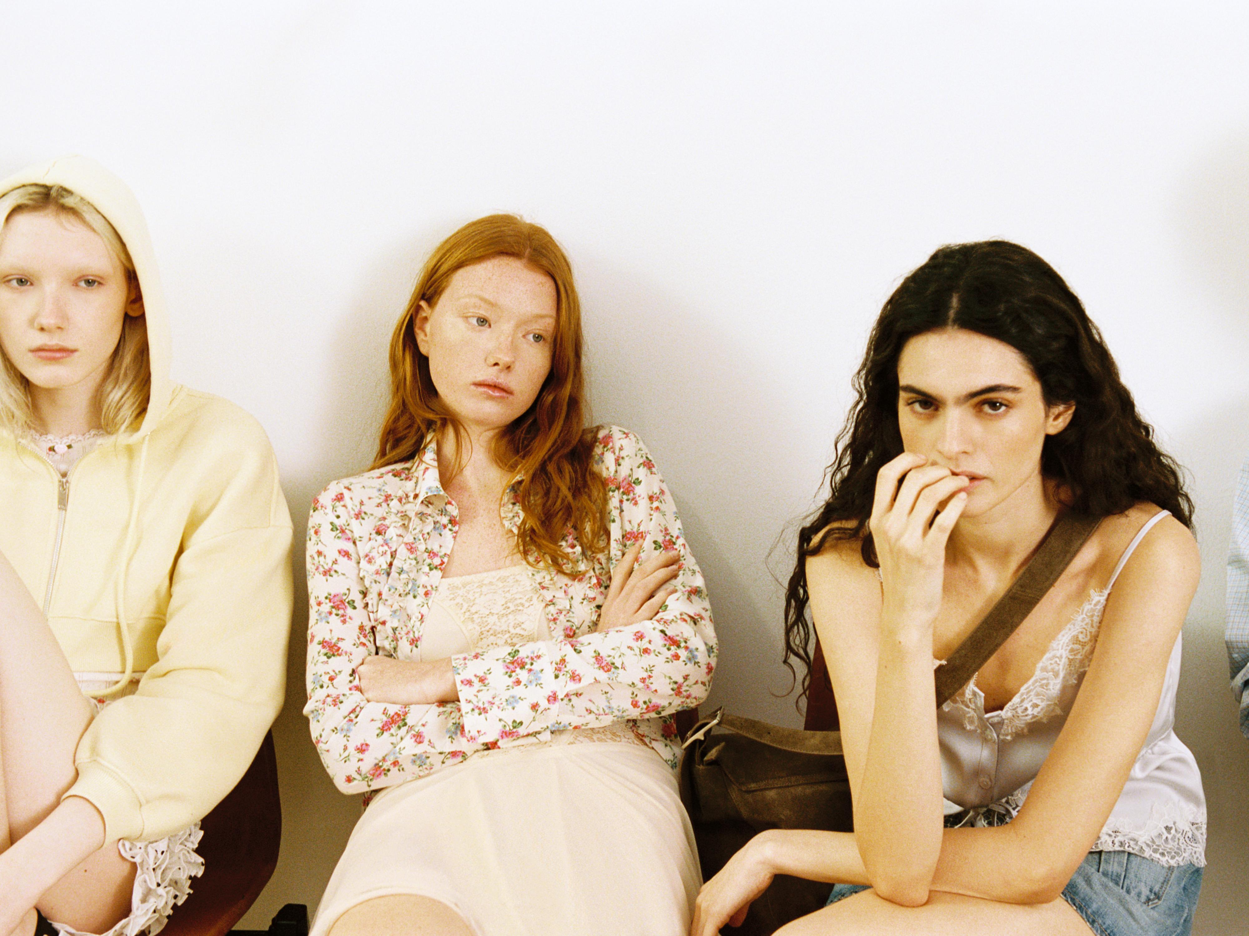 VOLANLI ÇİÇEK DESENLİ GÖMLEK