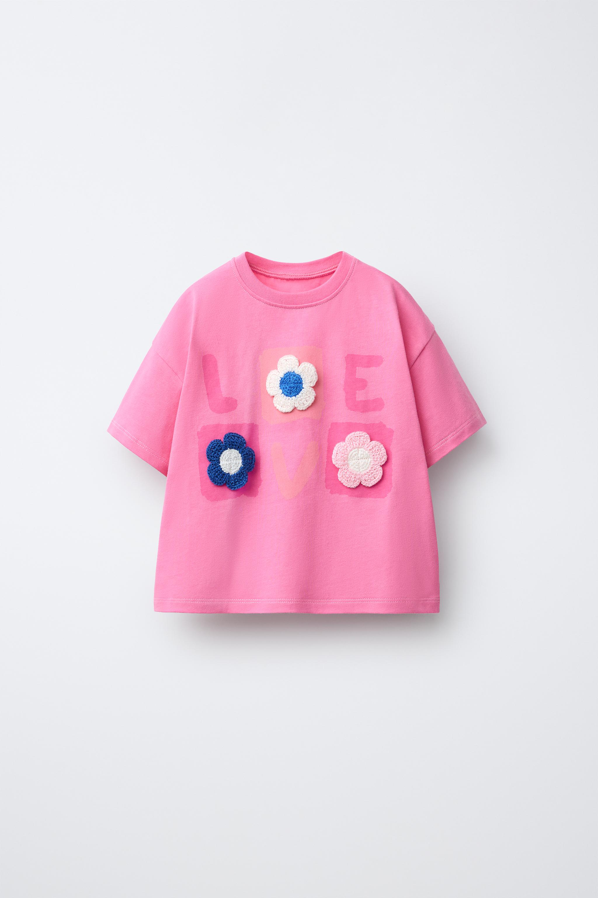 CROCHET FLOWER APPLIQUÉ T-SHIRT