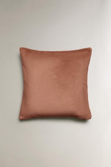 HOUSSE DE COUSSIN FOURRURE - Rose foncé de Zara - Image 2