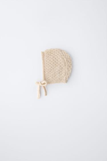 Zaras STICKAD YLLEHÄTTA - crémefärgad