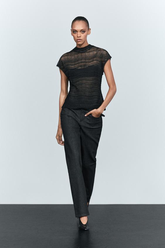 Top cuello subido detalle abalorios - Negro de Zara - Imagen 0