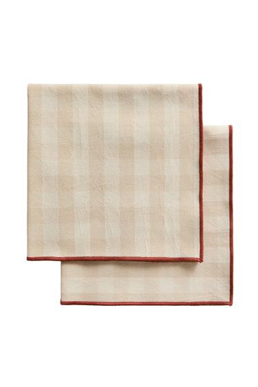 PACK OF CHECK NAPKINS WITH TOPSTITCHING (PACK OF 2) - بيج الخاص بـ Zara