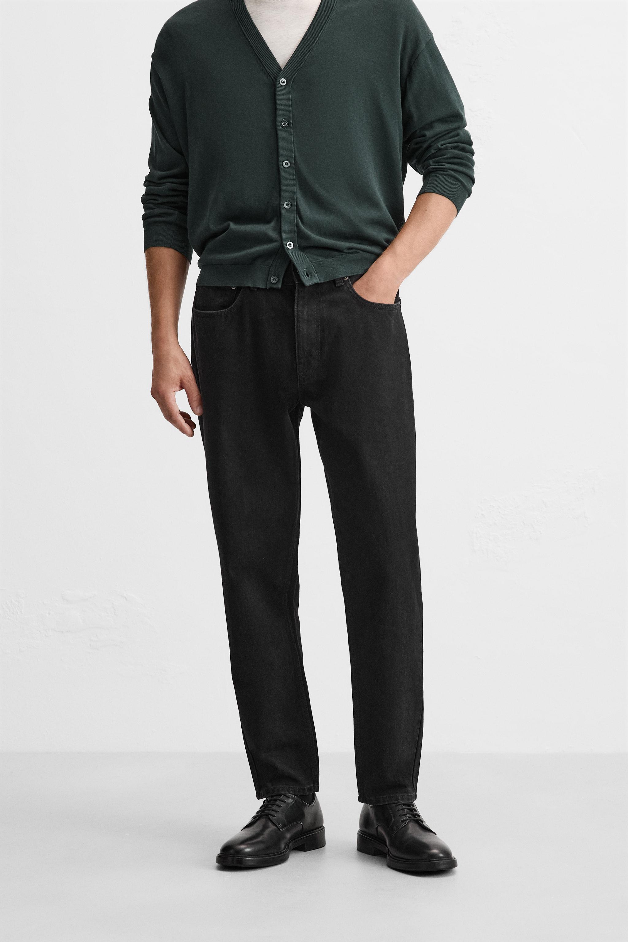 Katta kokrakli oqituvchi kiyim almashtirish xonasida oz yigitini sikadi.