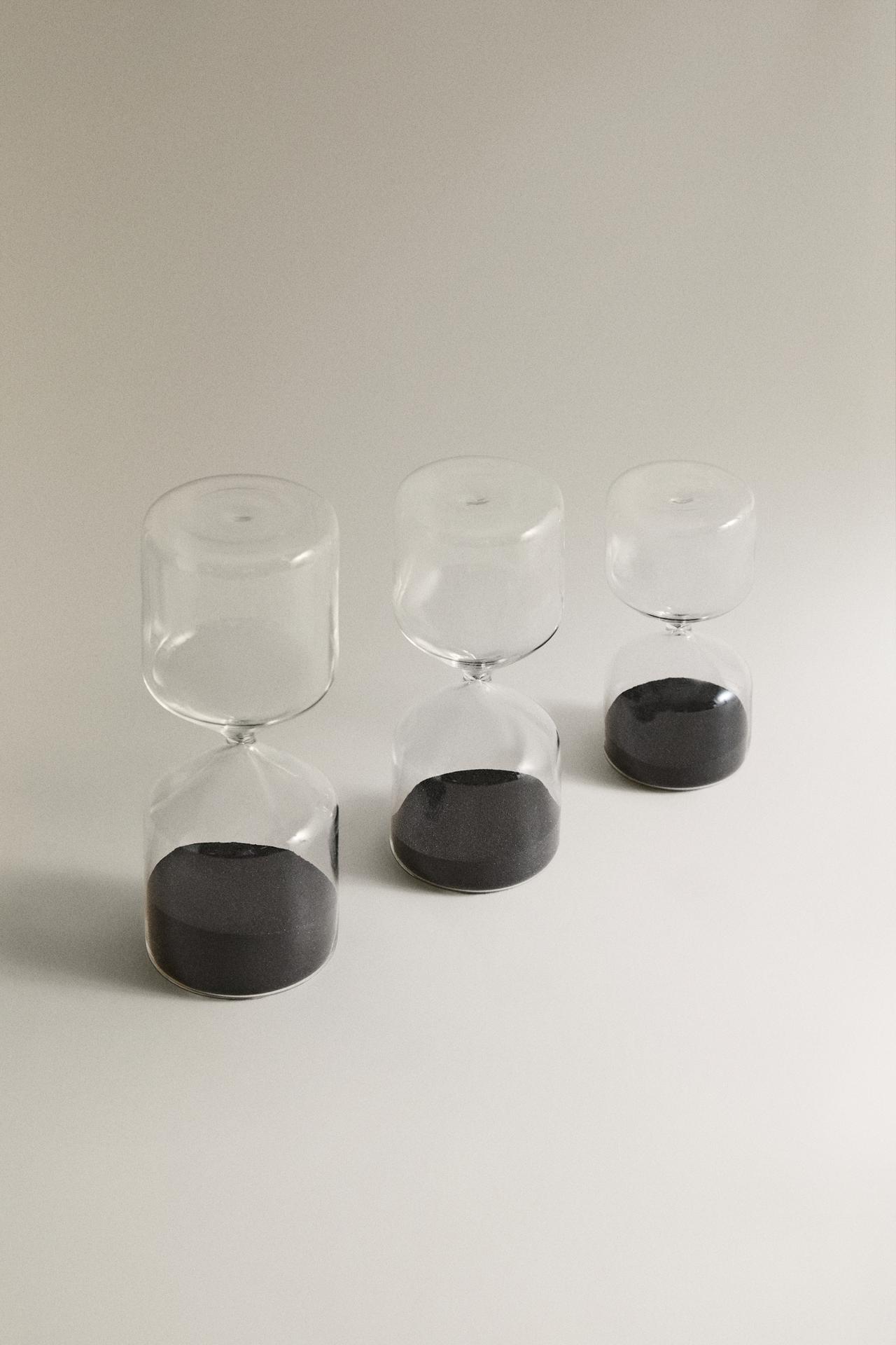 HOURGLASS — Black