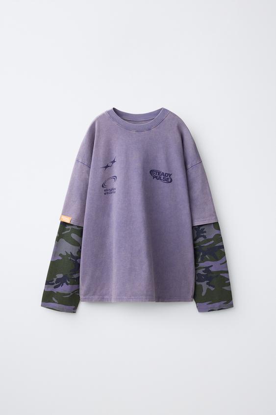 T-SHIRT MED DOBBELTE ÆRMER OG PRINT - mørk lilla fra Zara - Billede 0