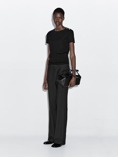 Zara Short sleeve T-shirt with buttoned shoulders - Black - Image 0
