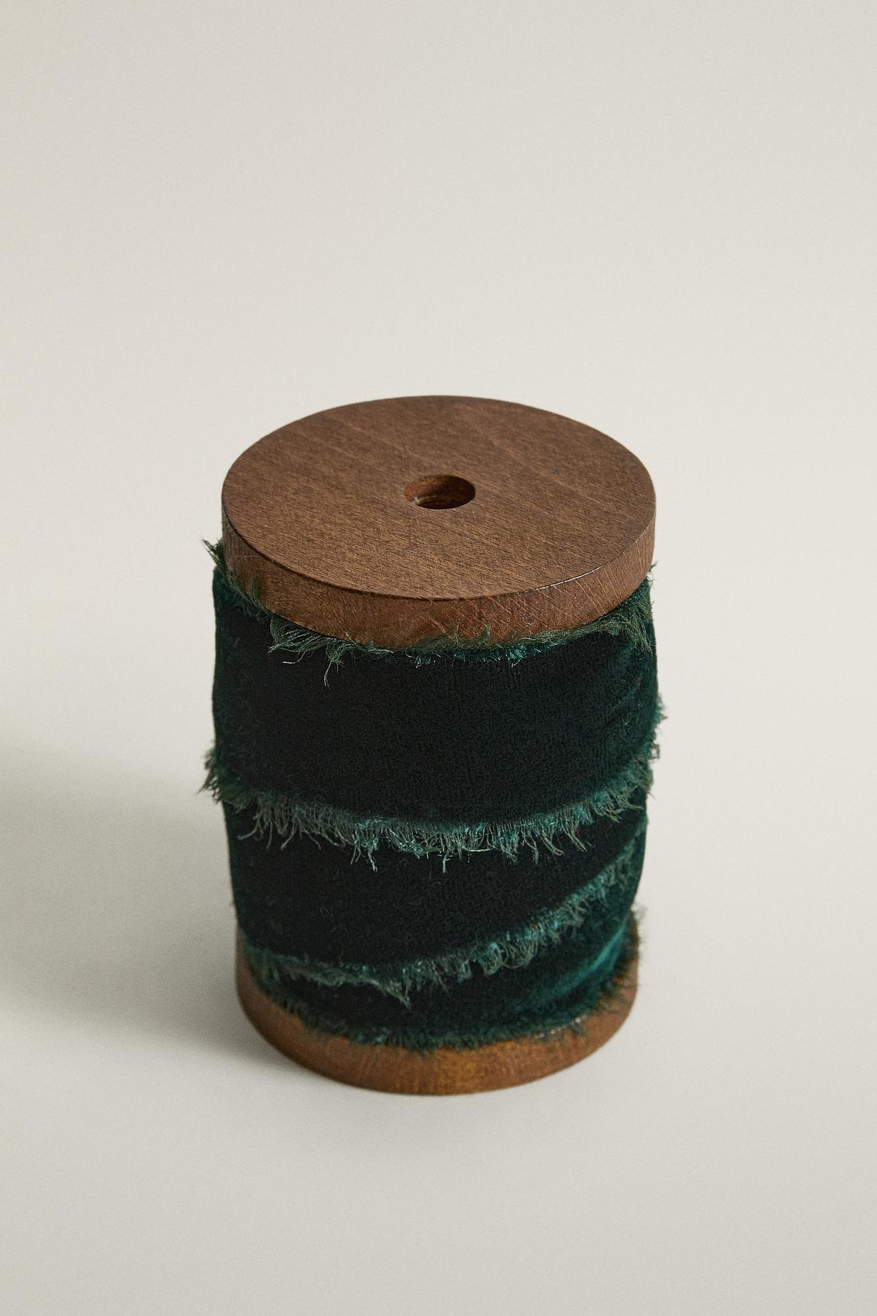 CHRISTMAS FRAYED VELVET GIFT RIBBON