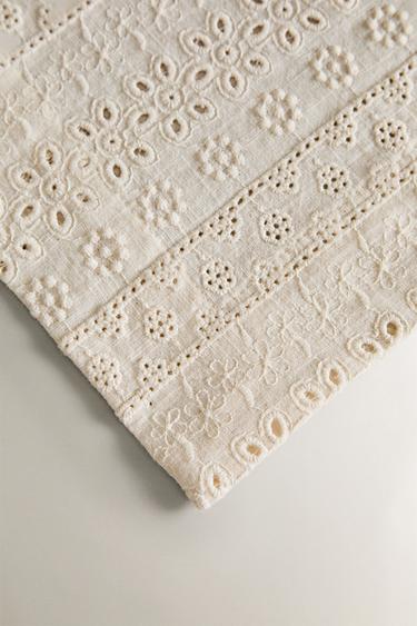SET DE TABLE BRODERIES COMBINÉES - Écru de Zara - Image 2