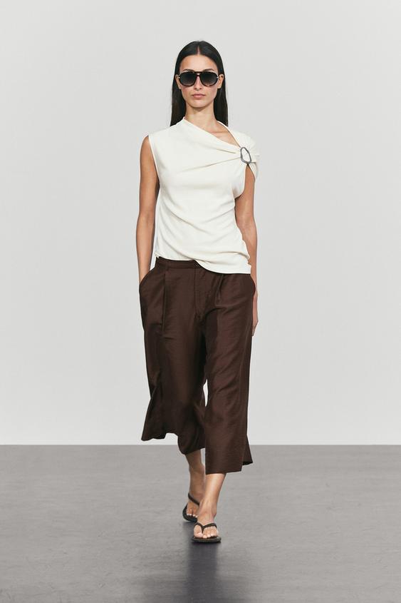 Top asymétrique à détail métallique - Écru de Zara - Image 0
