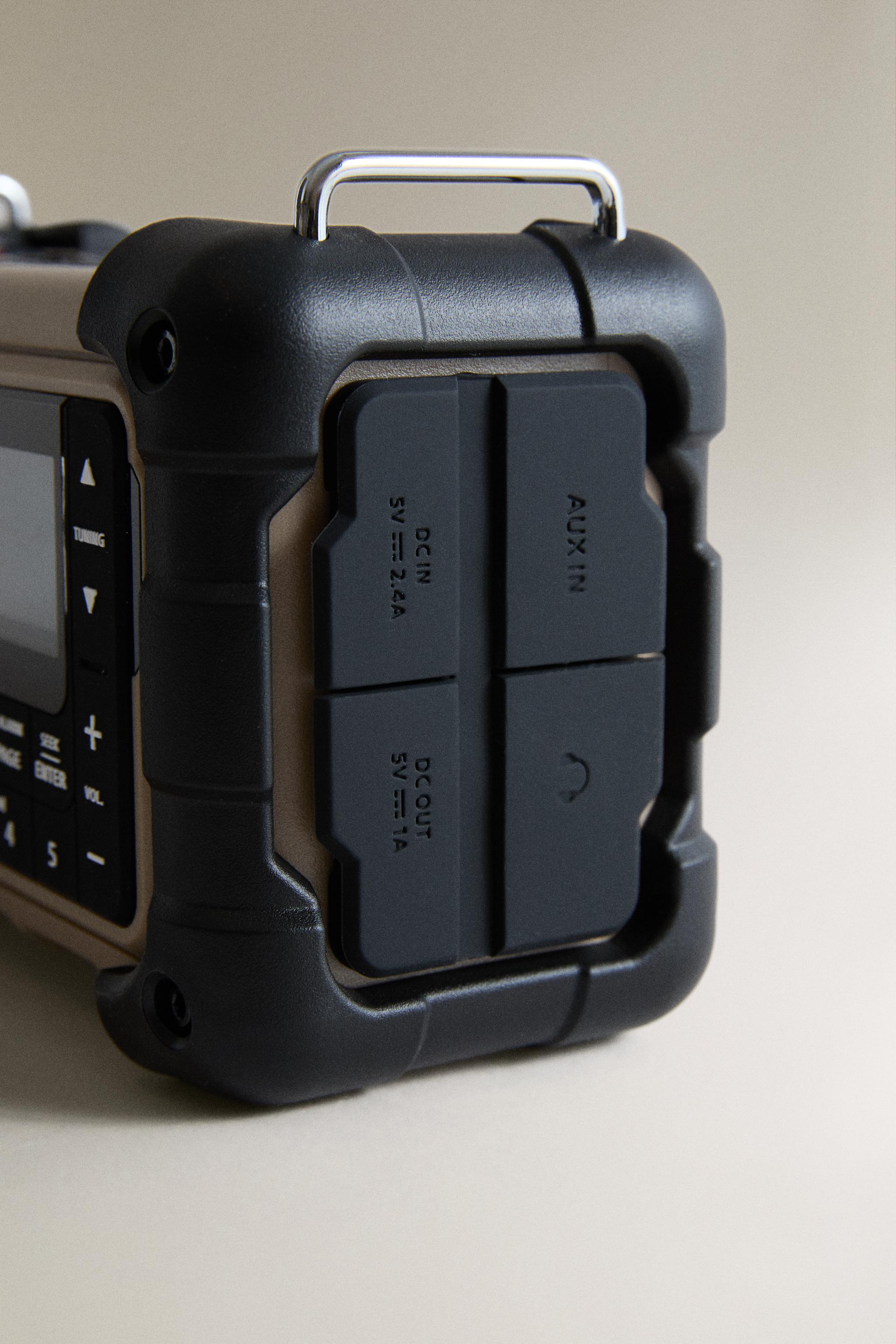 RECHARGEABLE PORTABLE RADIO