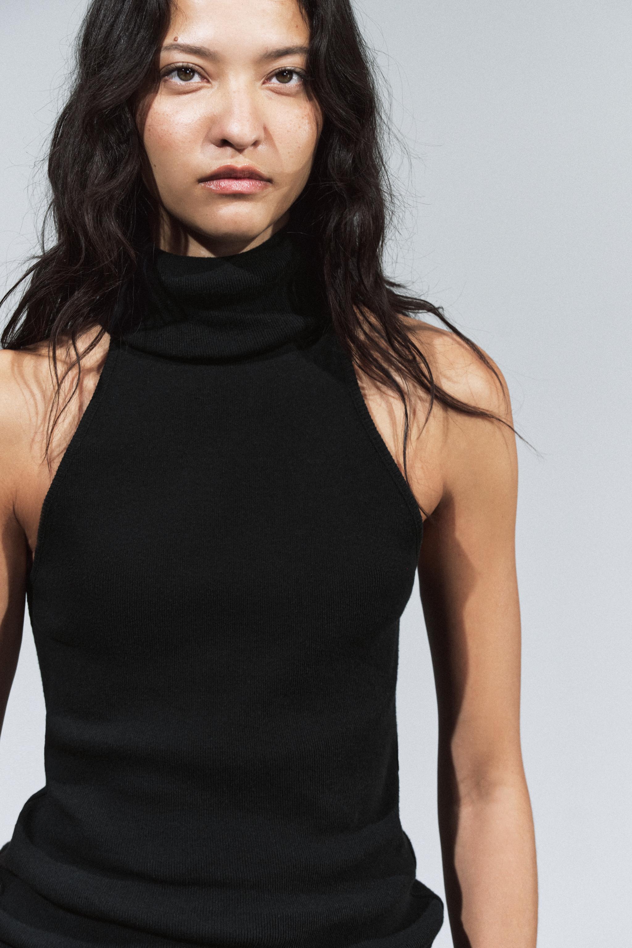 HIGH NECK TOP