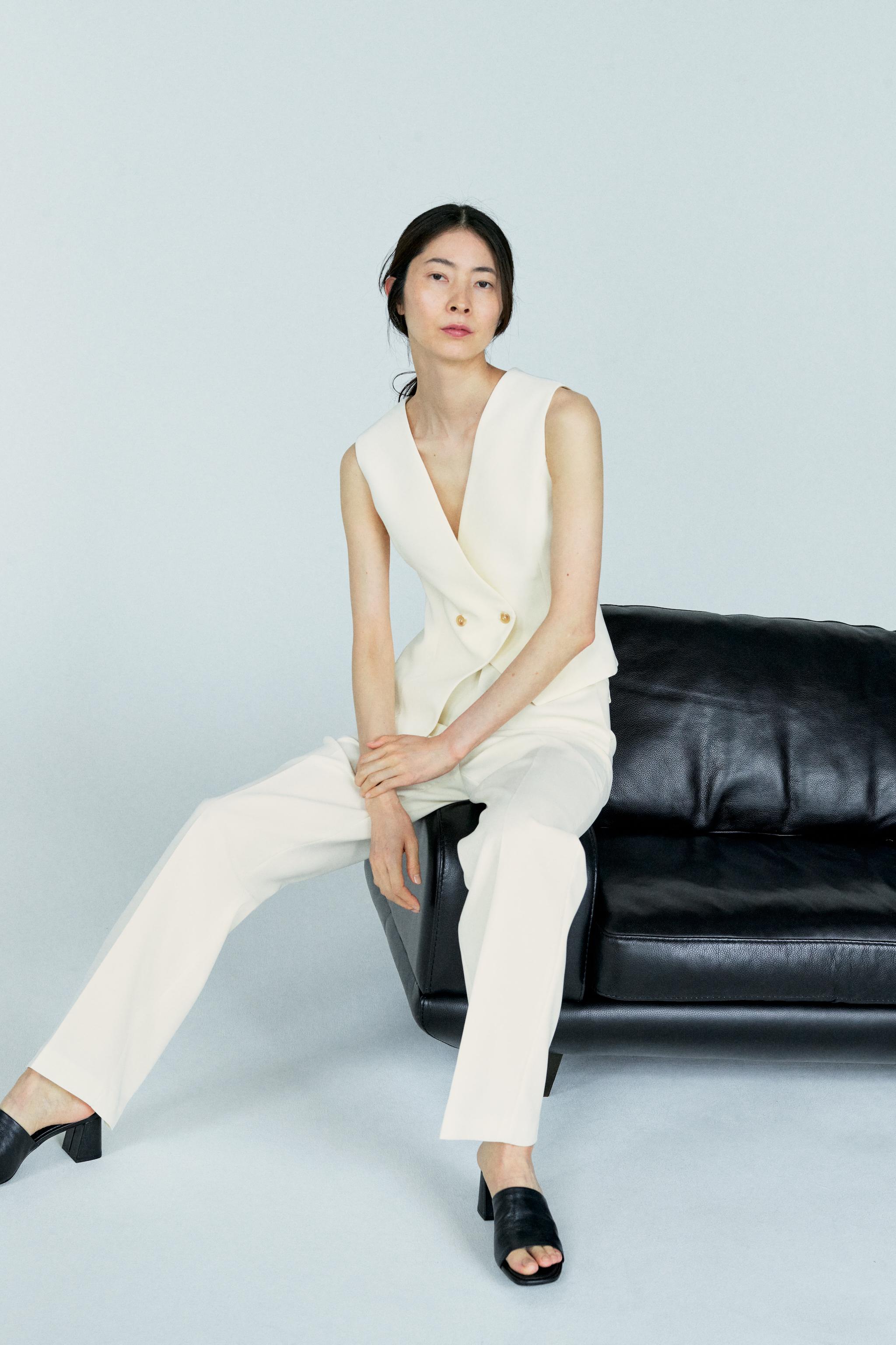セザンヌ オーガニックコットン アシンメトリー ベスト SEZANE(セザンヌ) ベスト・ジレ(レディース) - 海外通販のBUYMA